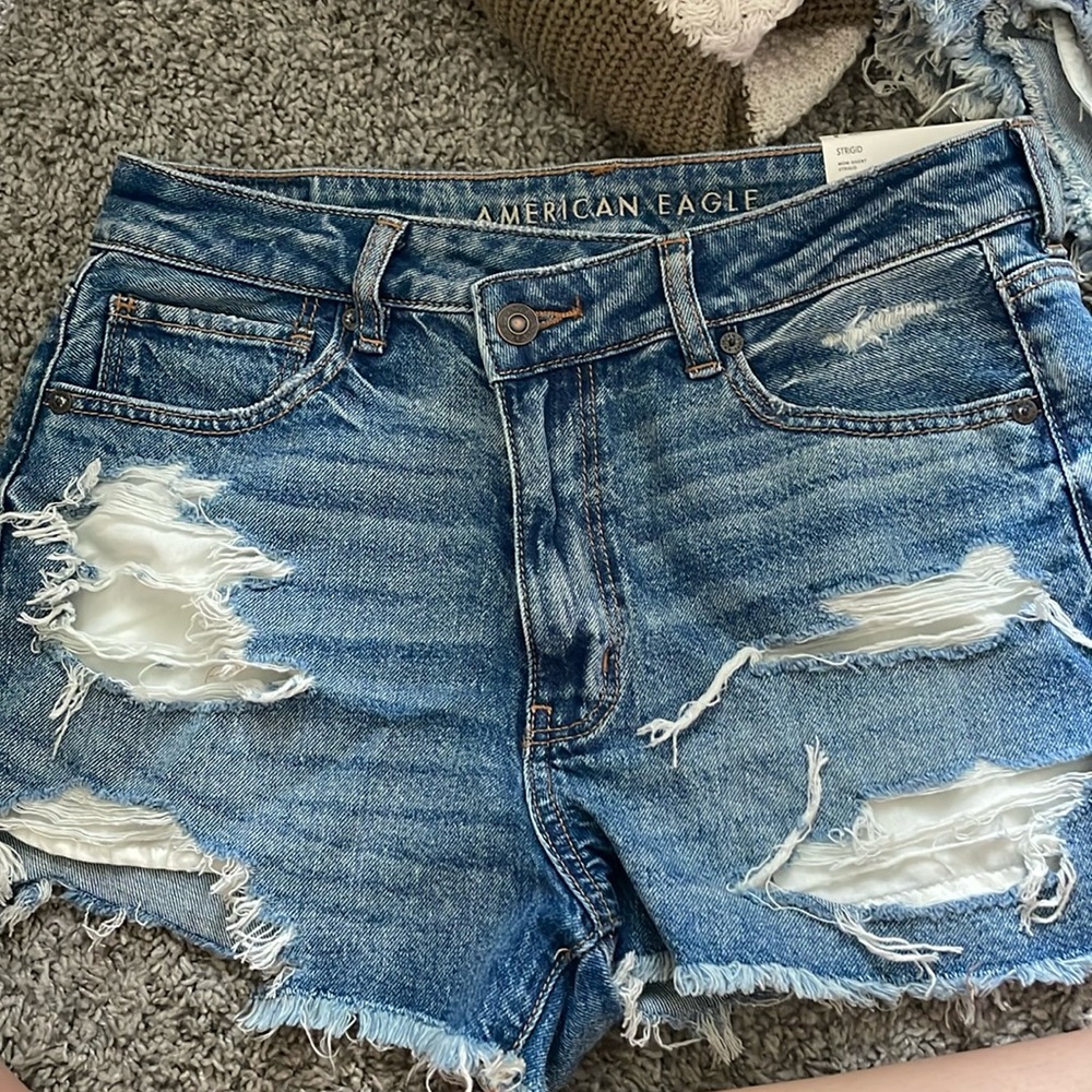 American Eagle Strigid mom short